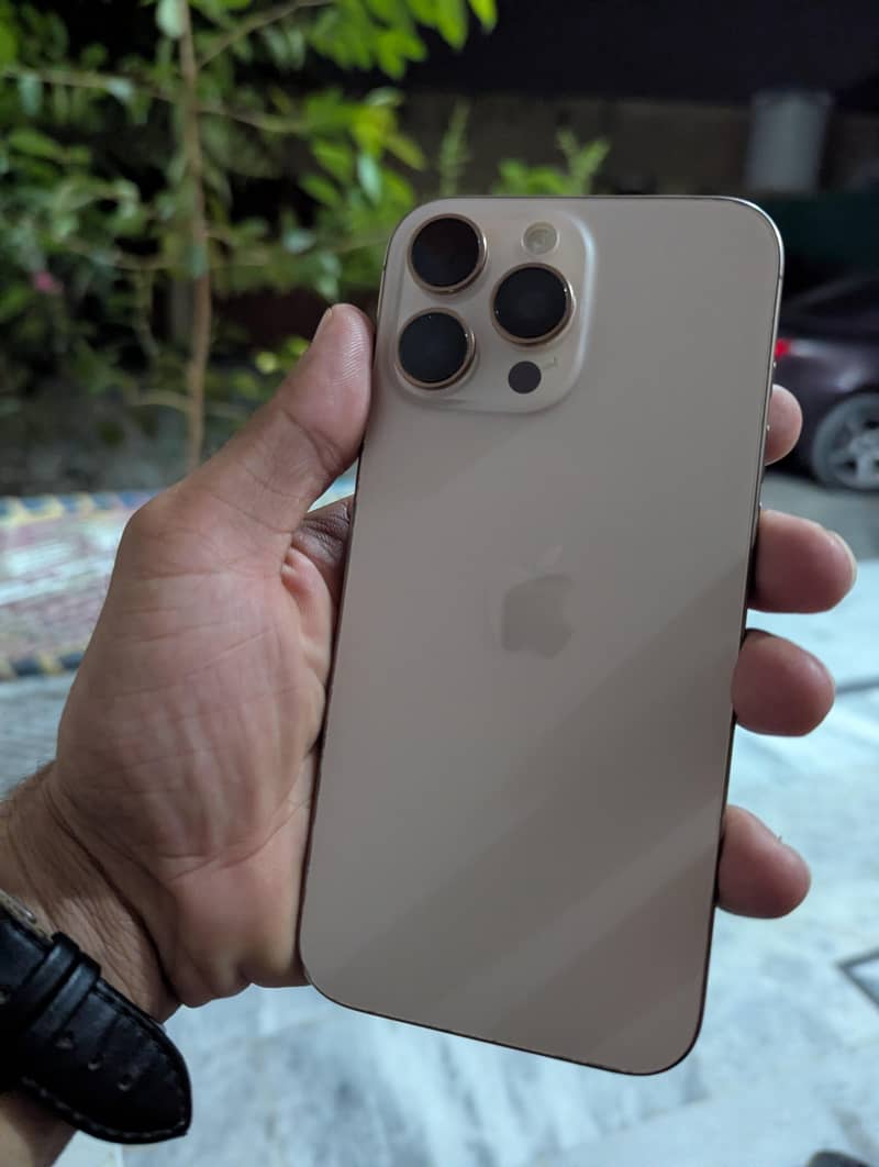 Iphone 16 pro max 3