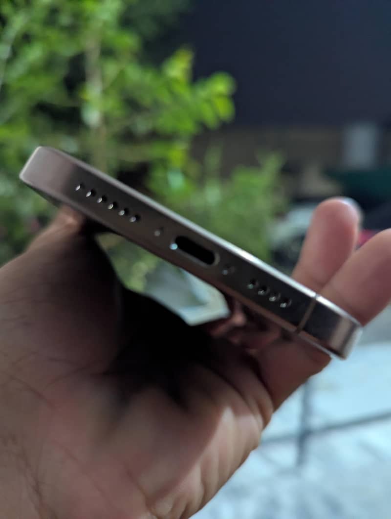 Iphone 16 pro max 4