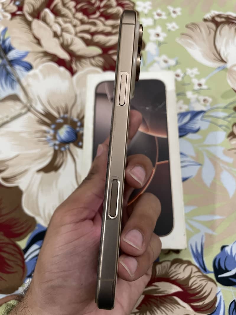 iPhone 16 Pro Max 2