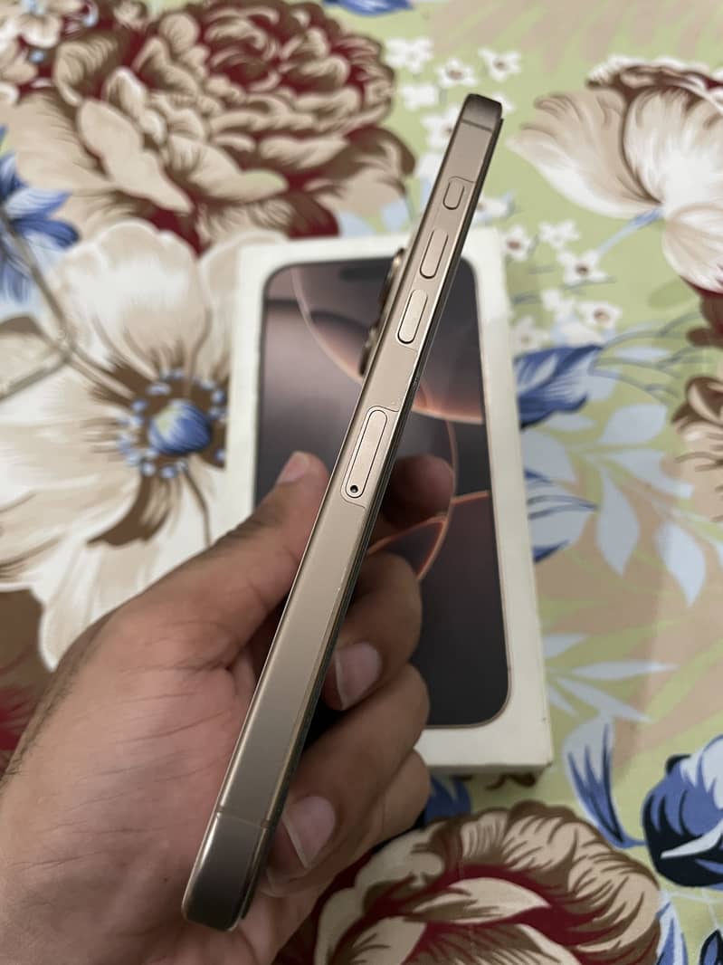 iPhone 16 Pro Max 3