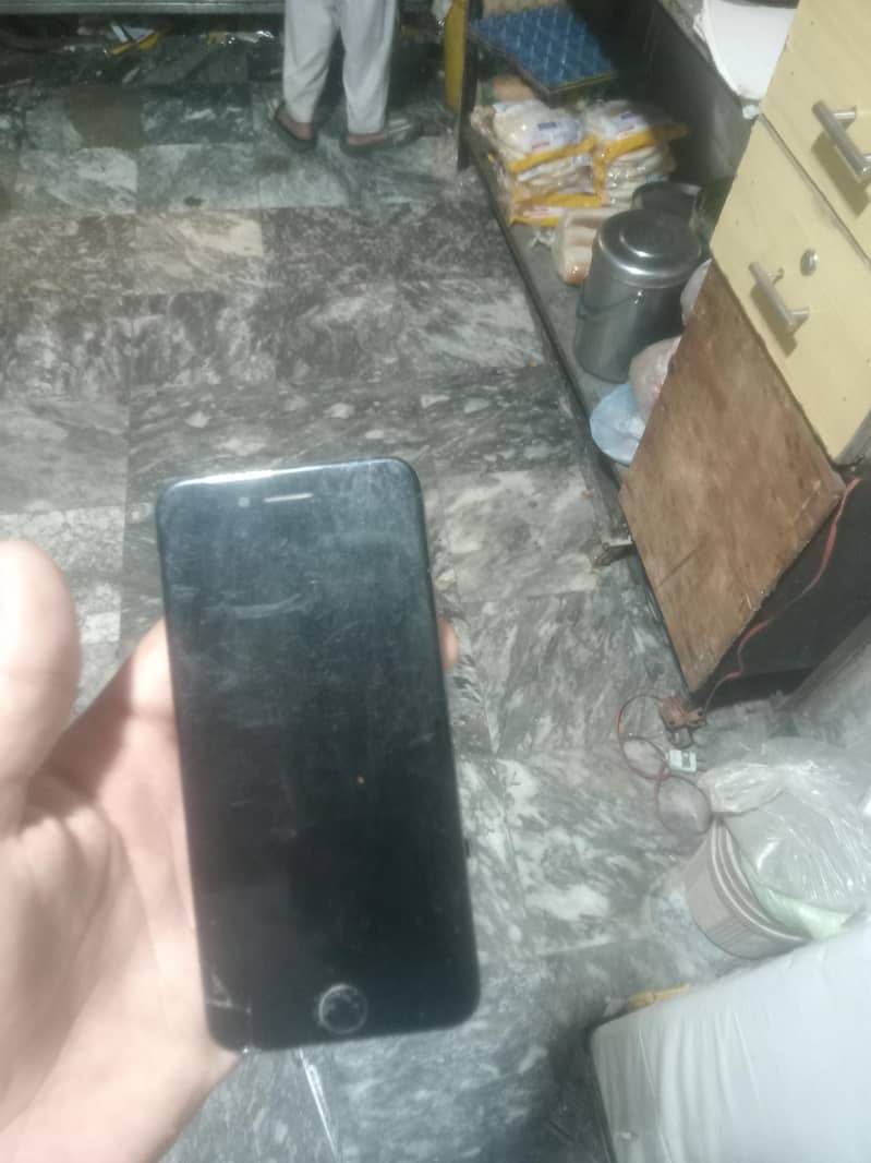 Apple iPhone 7 0