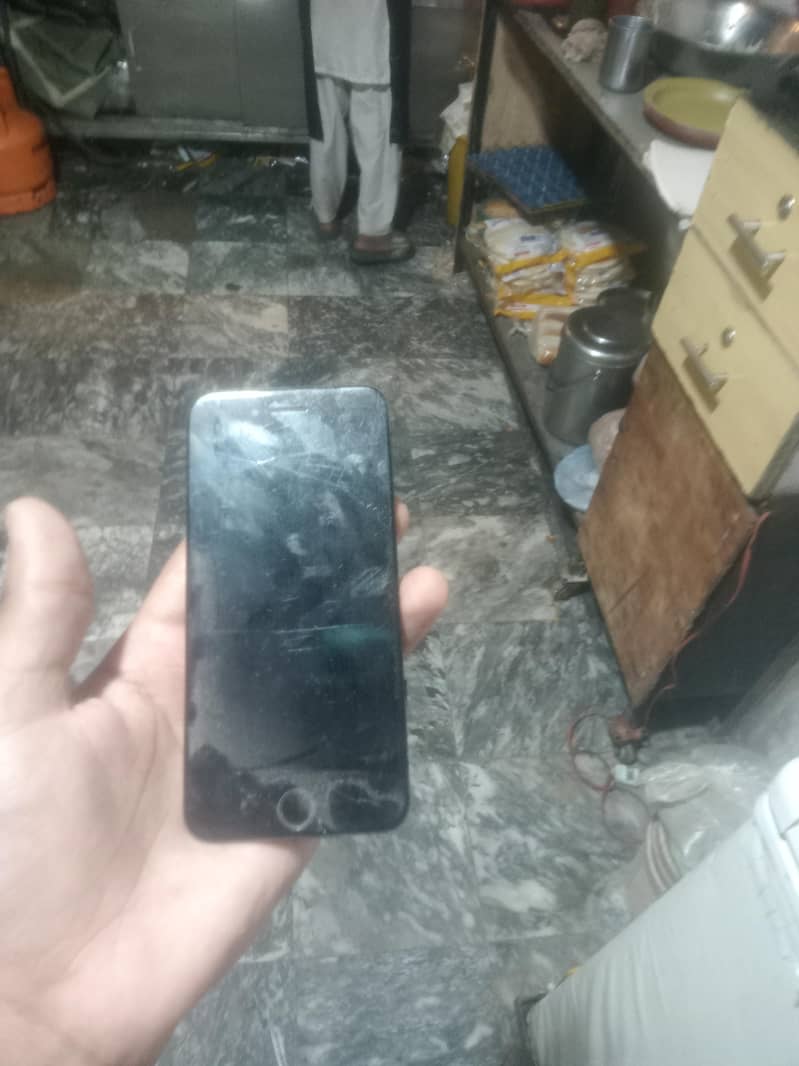 Apple iPhone 7 2