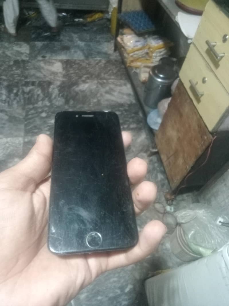 Apple iPhone 7 11