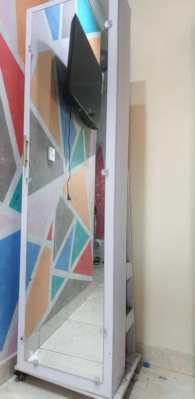 white dressing with full mirror