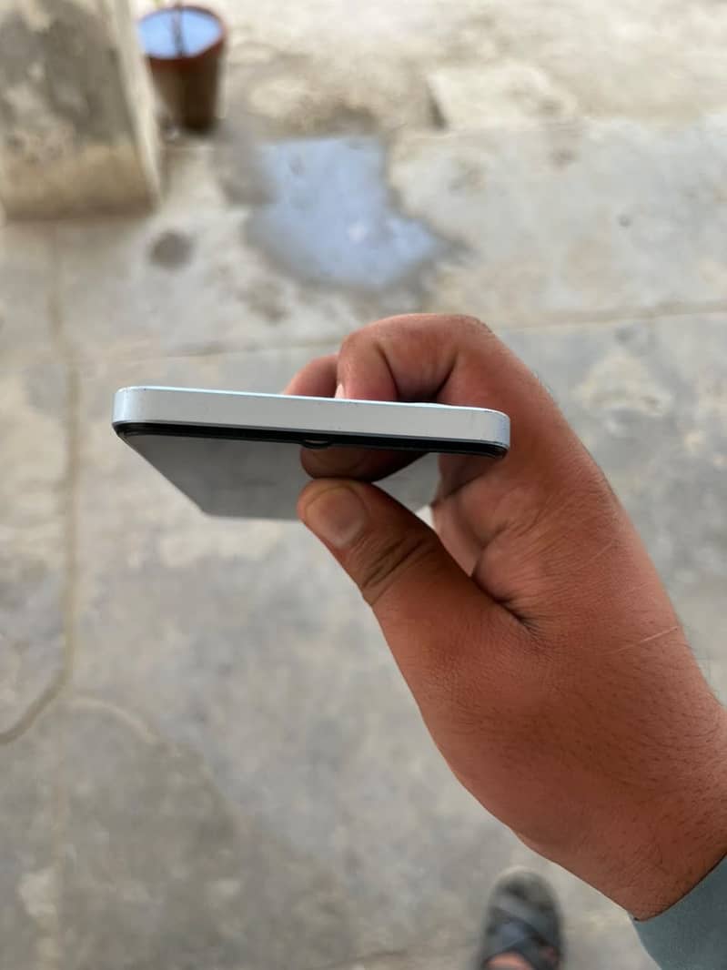 Realme Note 60 4