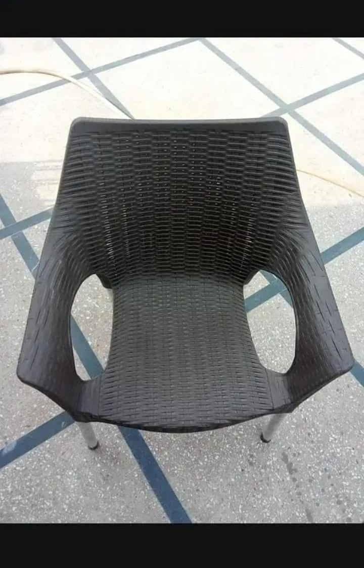 Plastic Chairs + Table 0
