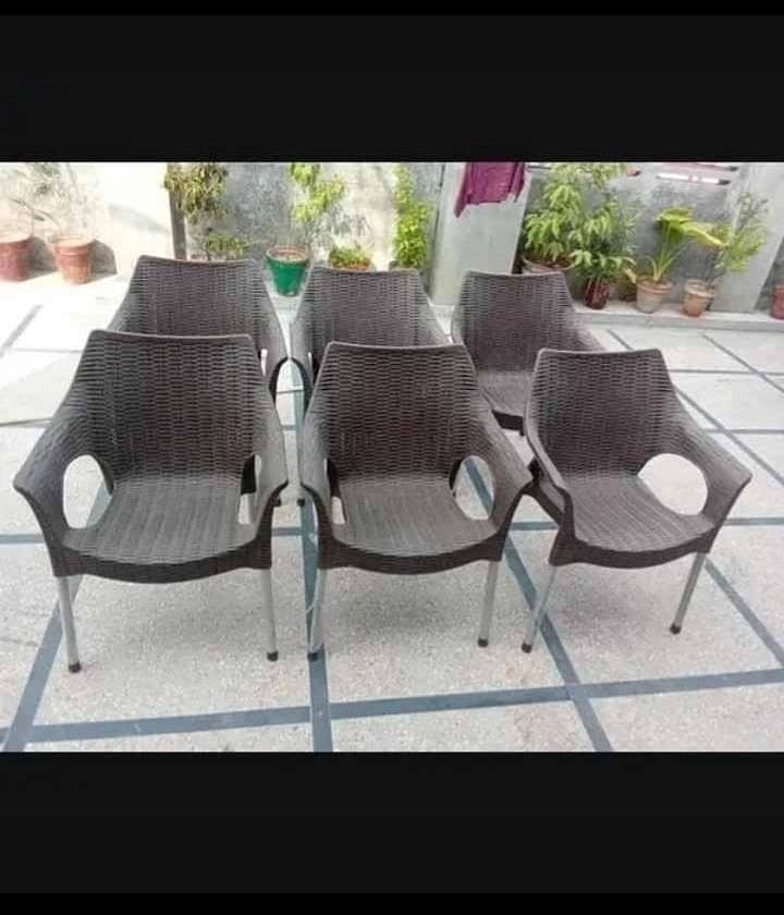 Plastic Chairs + Table 4