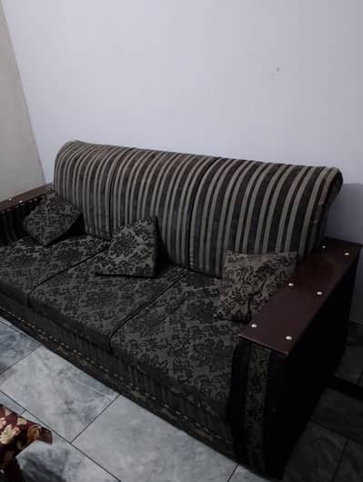 5 Seater sofa Just like new