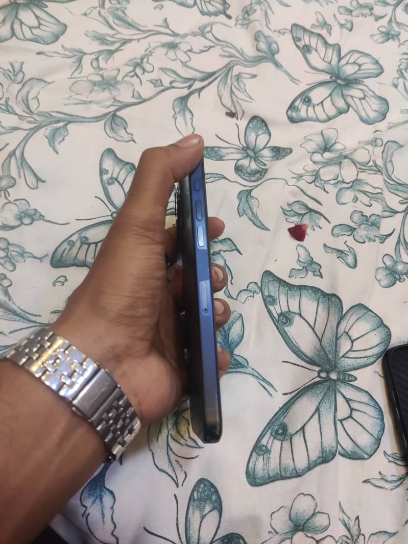 apple-iphone-15-pro-max-mobile-phones-1118391973