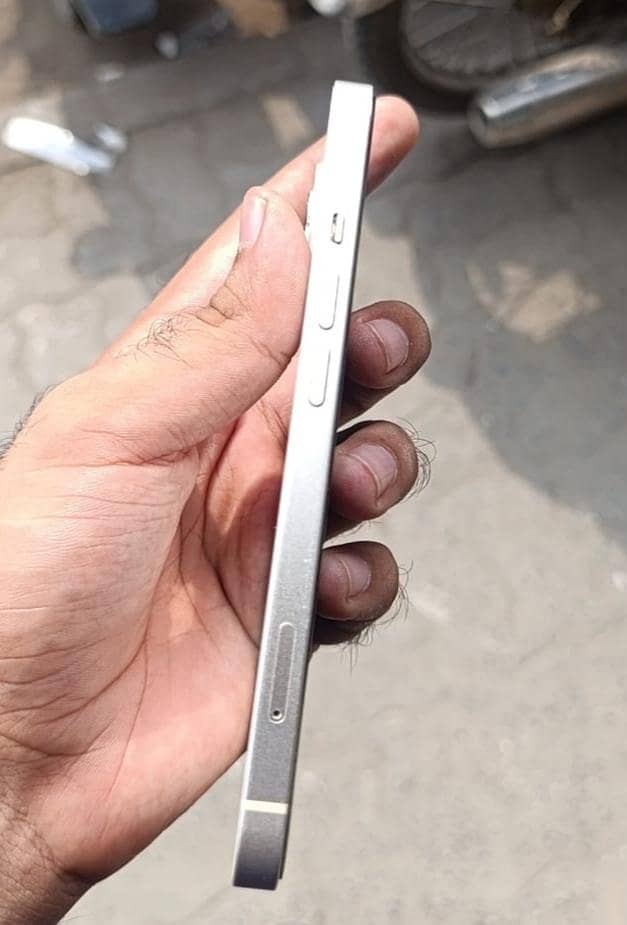 Apple iPhone 13 1