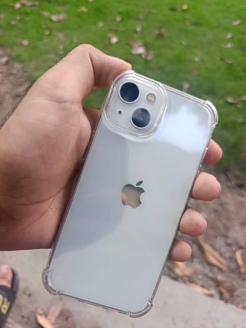 Apple iPhone 13 4