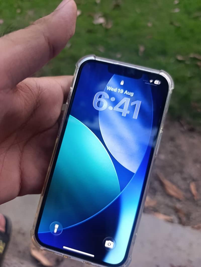 Apple iPhone 13 5
