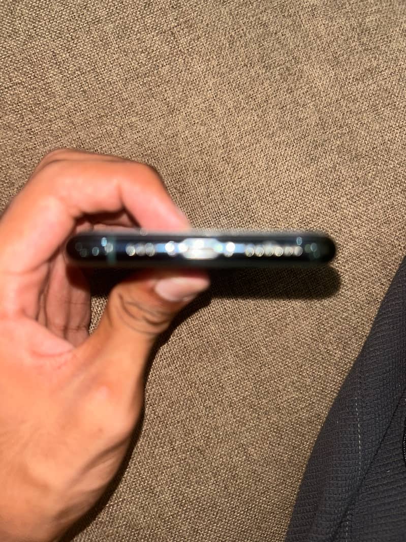 Apple iPhone 11 Pro 4