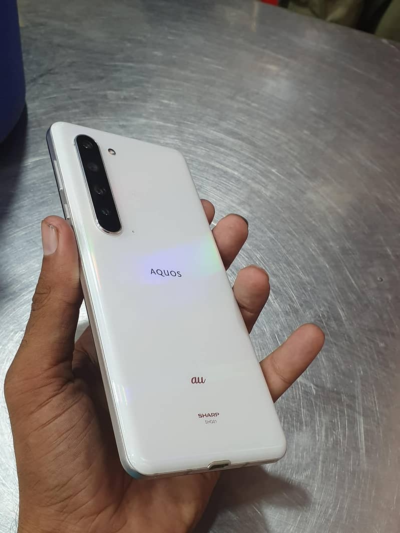 Sharp Aquos R5G 0