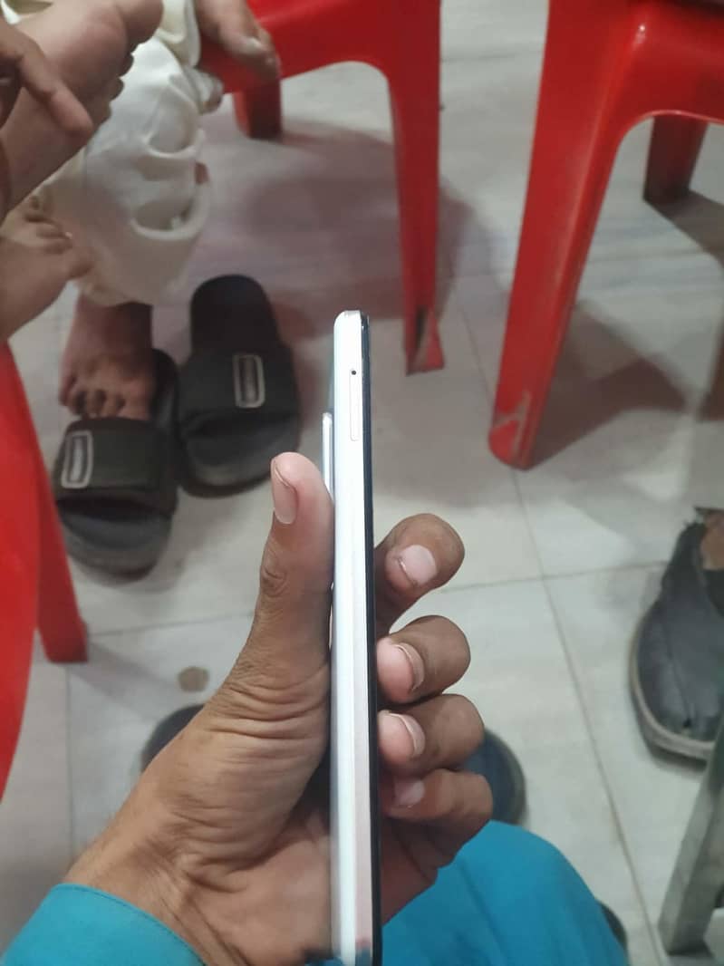 Sharp Aquos R5G 1