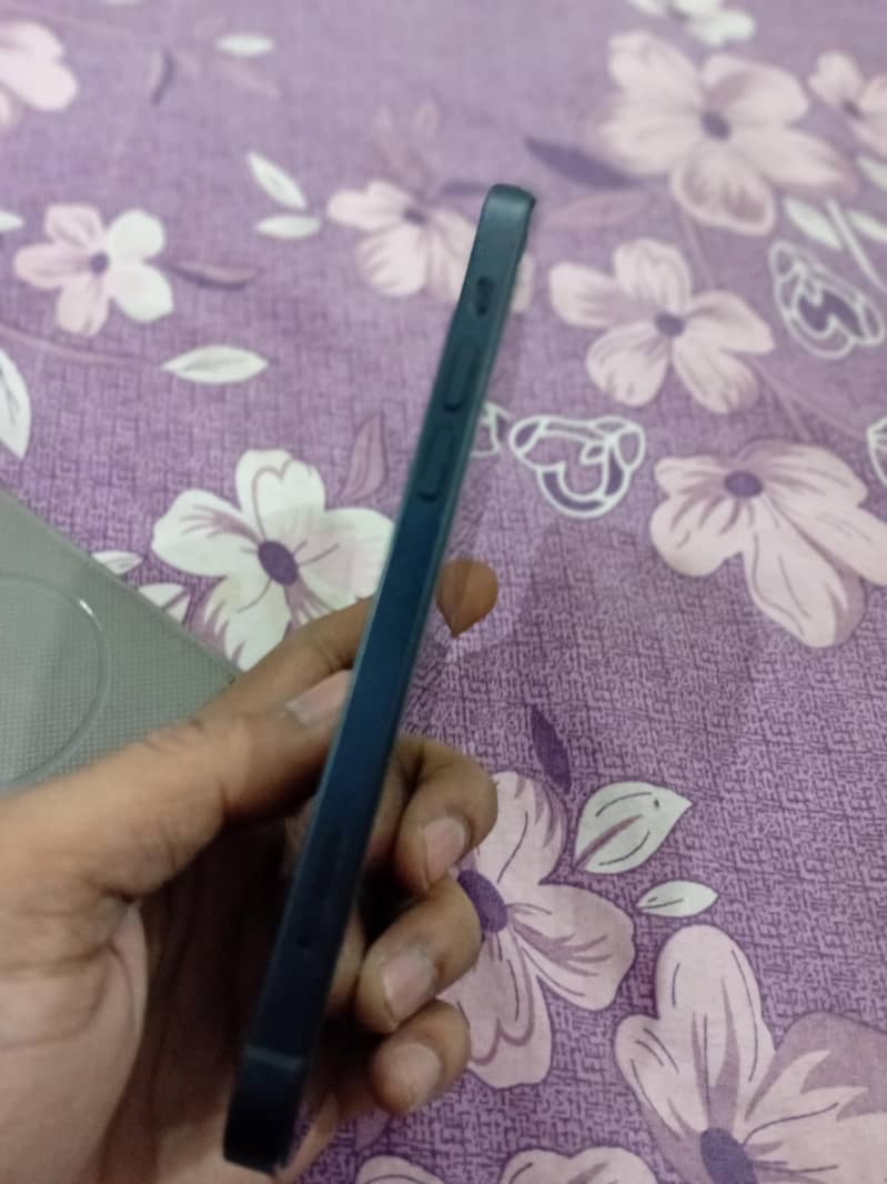 Apple iPhone 12 3