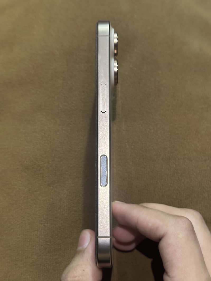 Apple iPhone 16 Pro 1