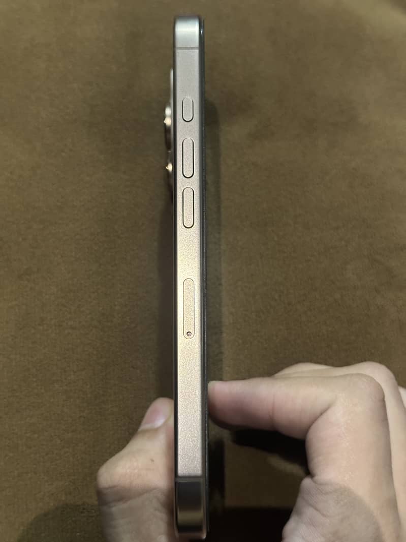 Apple iPhone 16 Pro 4
