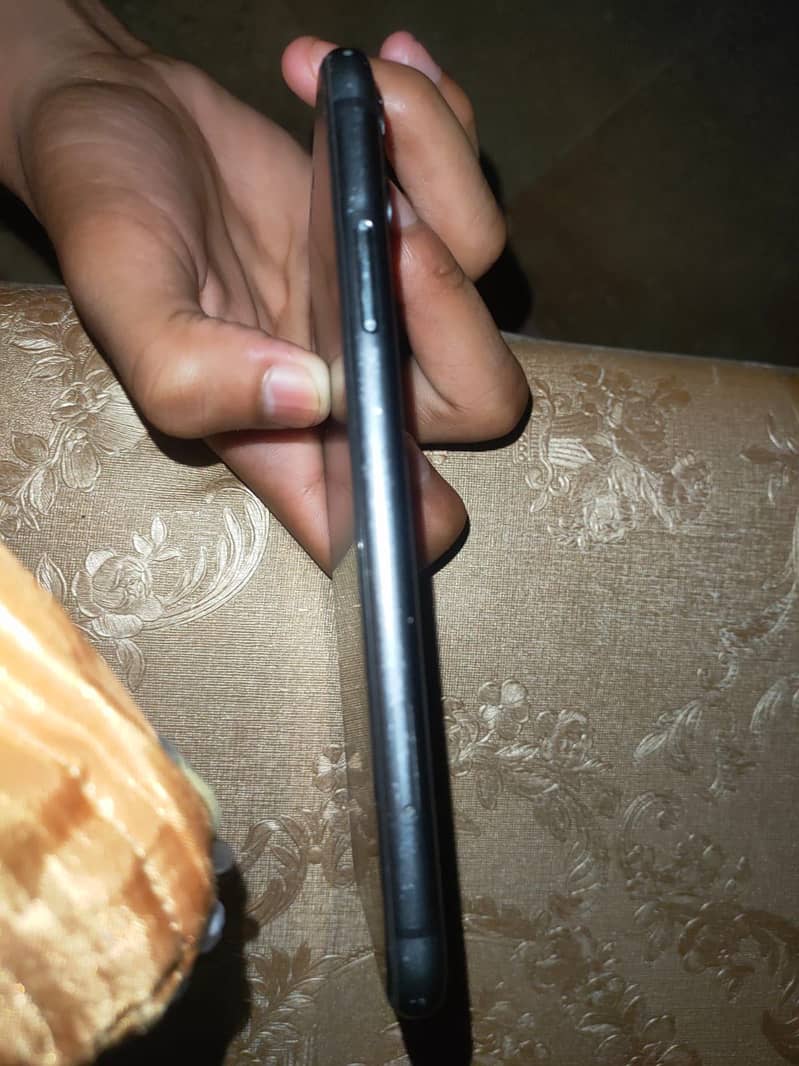 Apple iPhone 11 0
