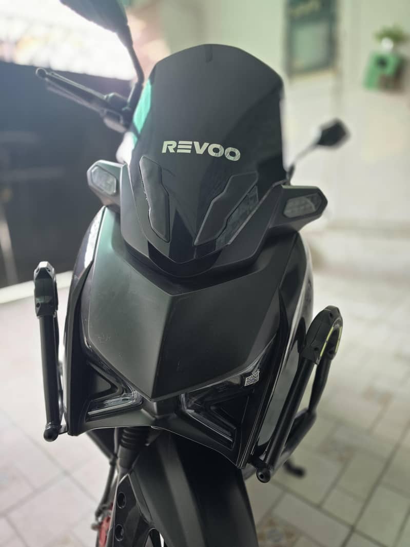 REVOO E52 1