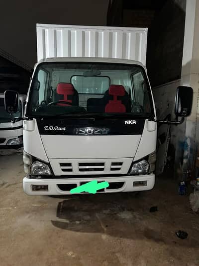 Isuzu nkr 2016 model