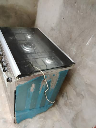 BRAND NEW CRONY 5 BURNER GAS STOVE WITH BUILD IN OVEN AND MICROWAVE