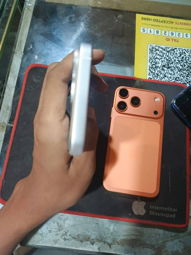 Apple iPhone 11 4
