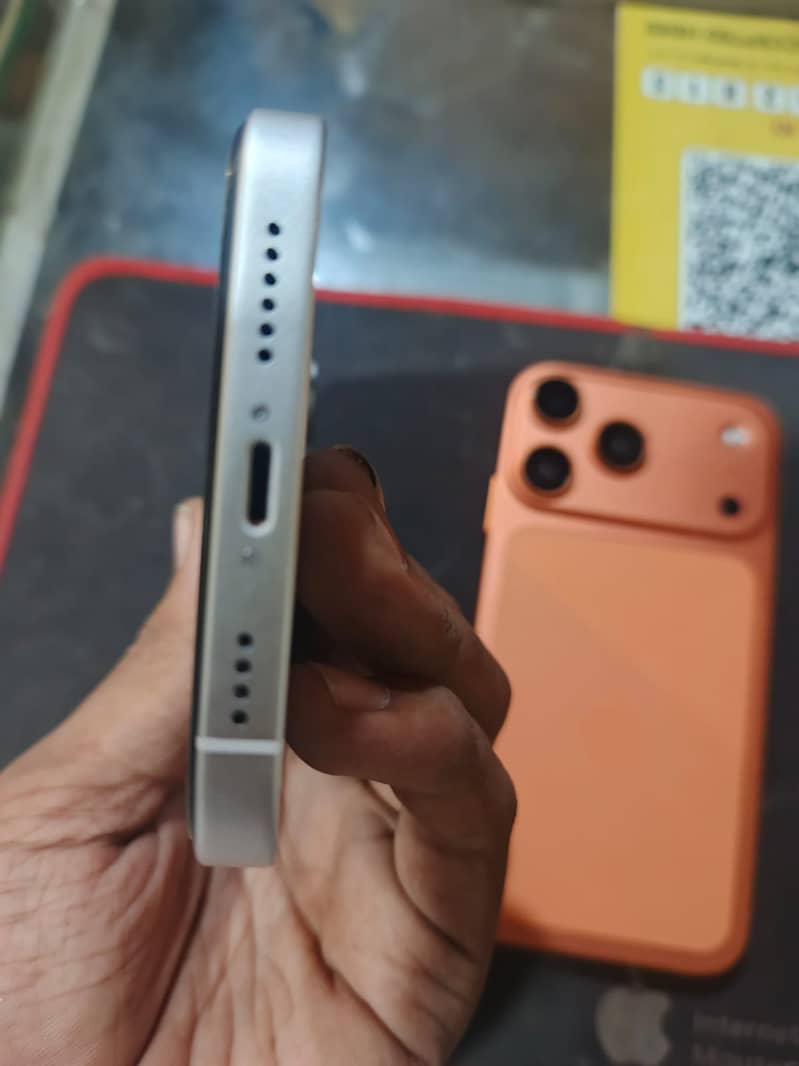 Apple iPhone 11 7