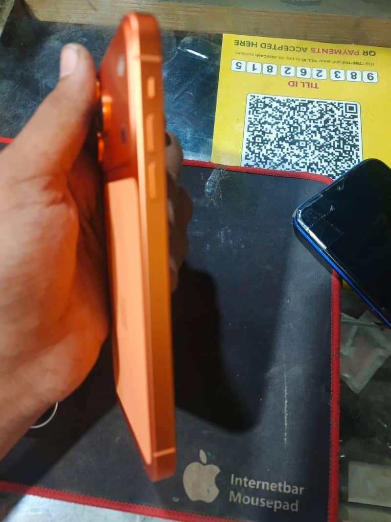 Apple iPhone 11 13