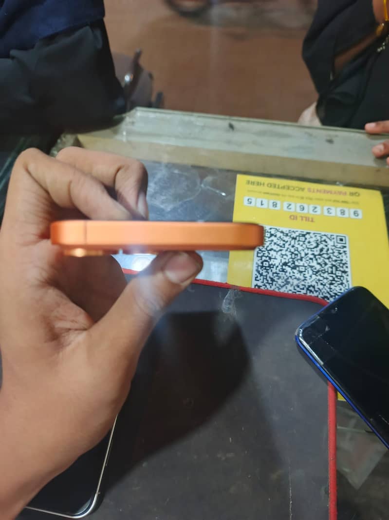 Apple iPhone 11 15