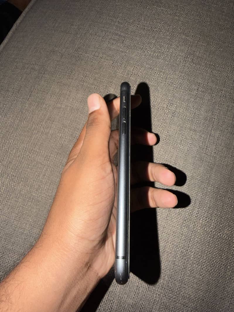 Apple iPhone 11 3