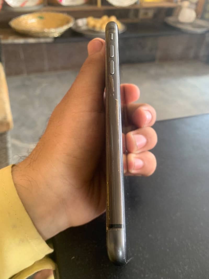 Apple iPhone 11 3