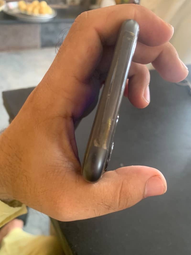Apple iPhone 11 4