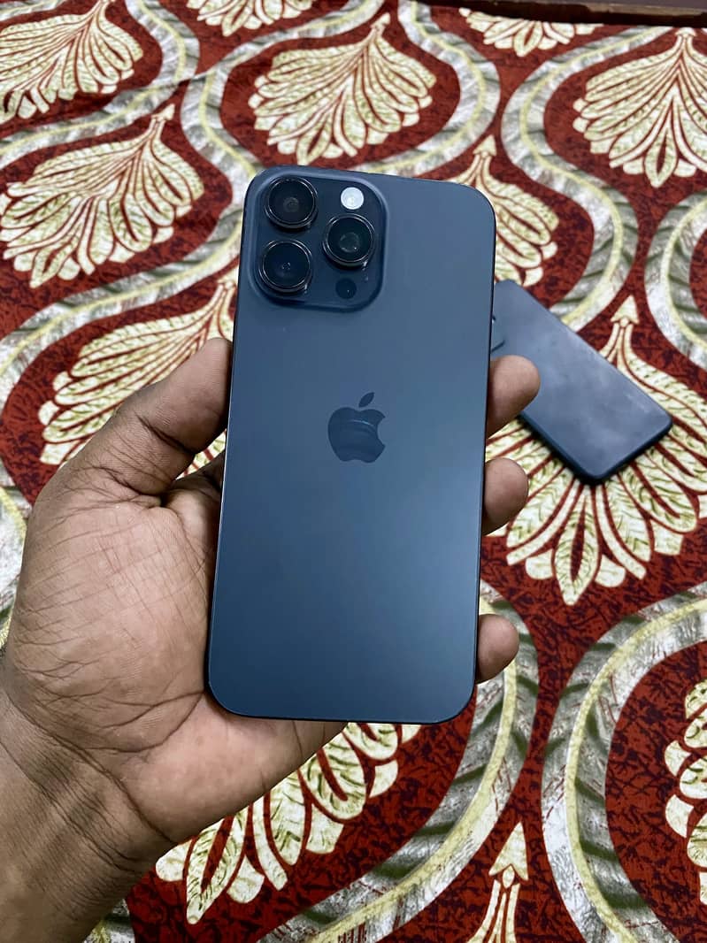 Apple iPhone 16 Pro Max 0