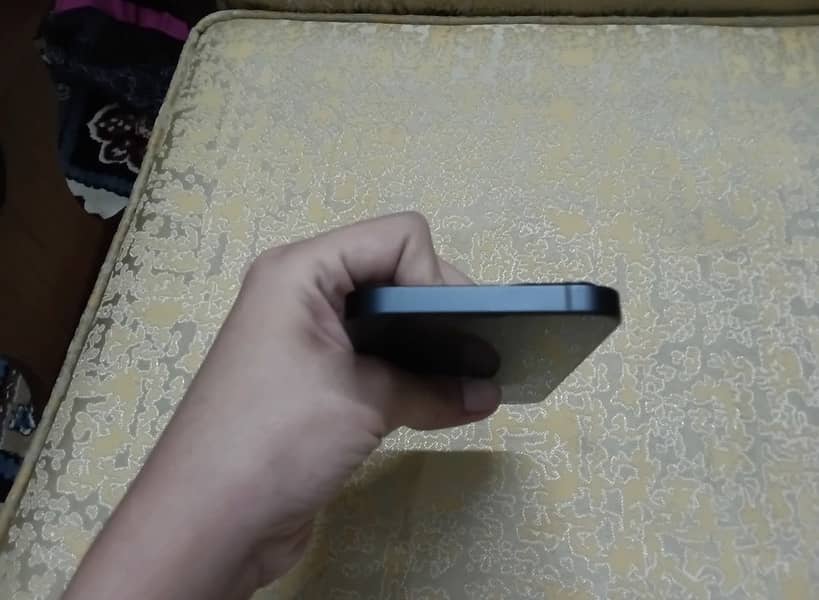 Apple iPhone 13 6