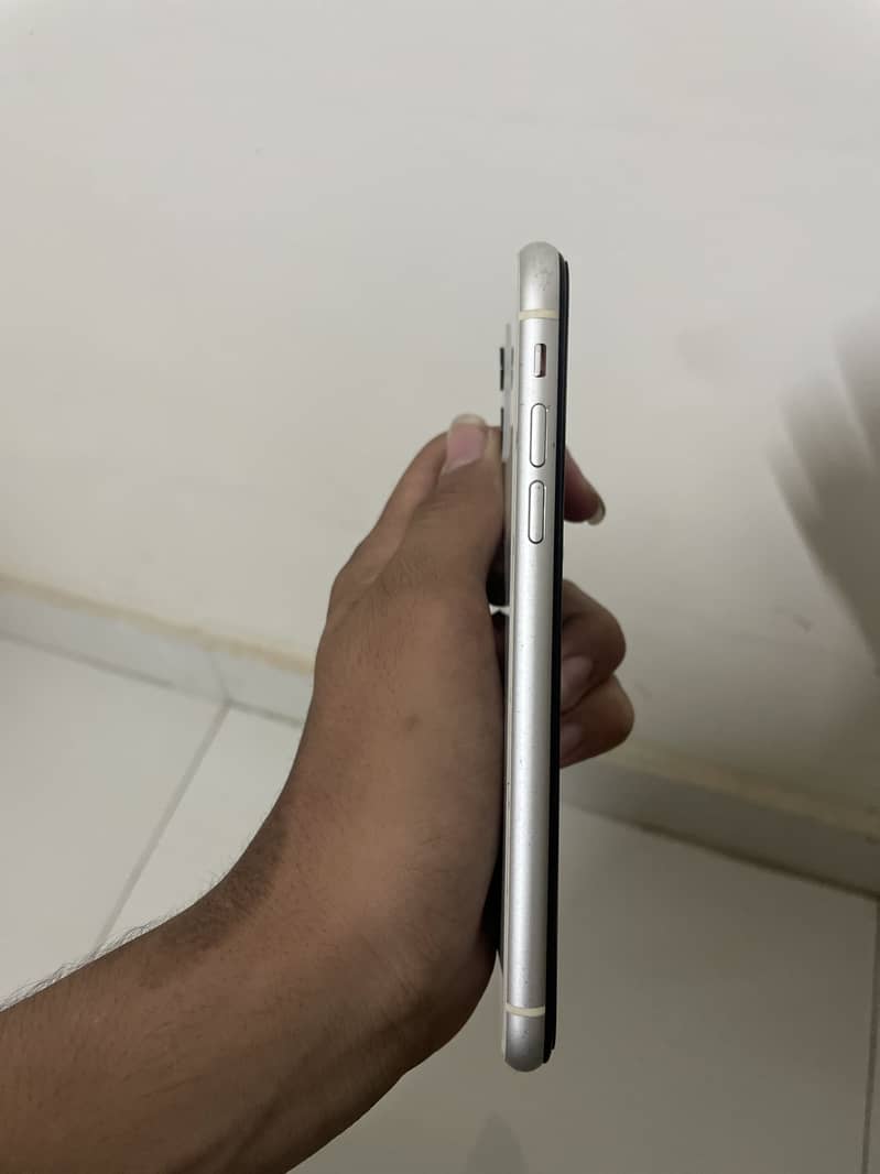Apple iPhone 11 2