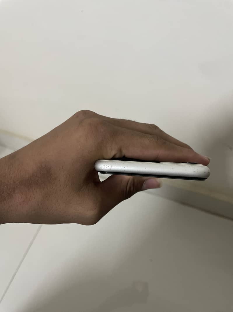 Apple iPhone 11 3