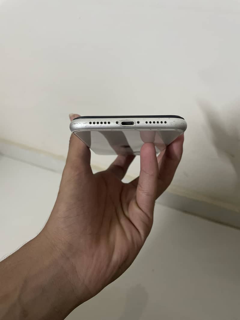 Apple iPhone 11 4