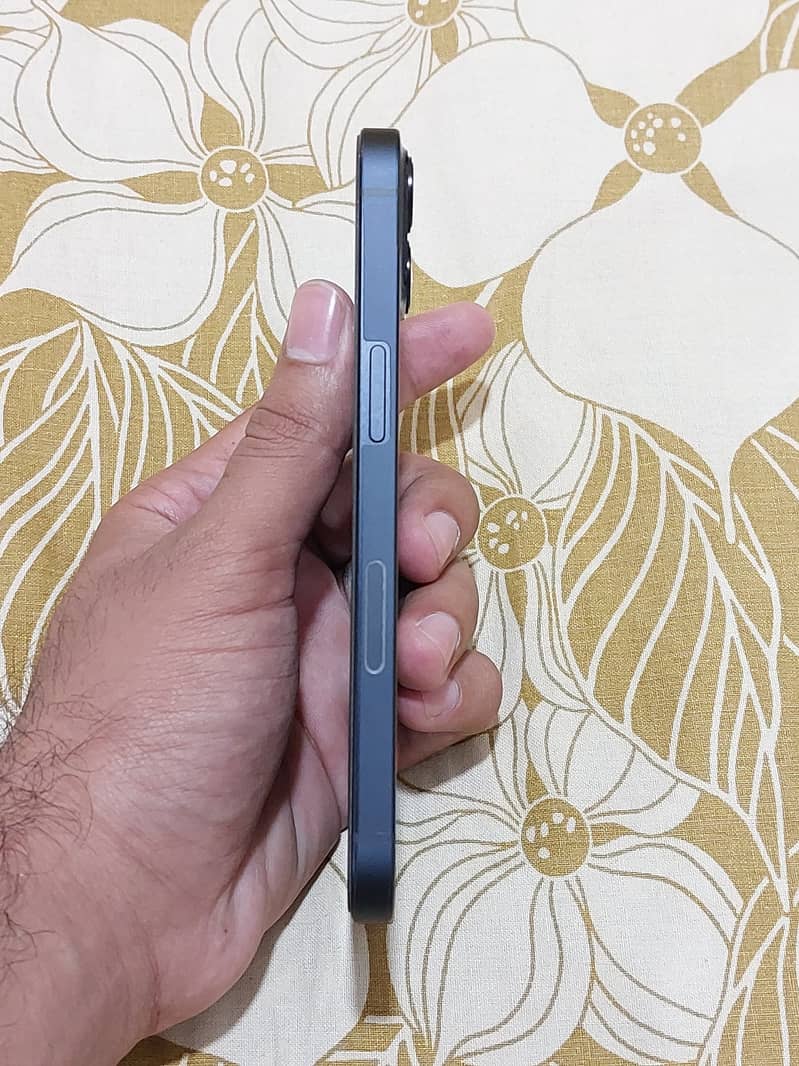 Apple iPhone 13 5