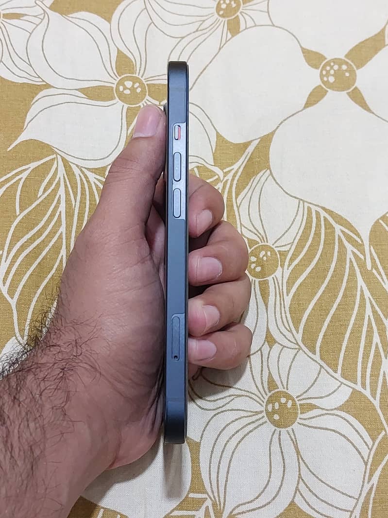 Apple iPhone 13 6