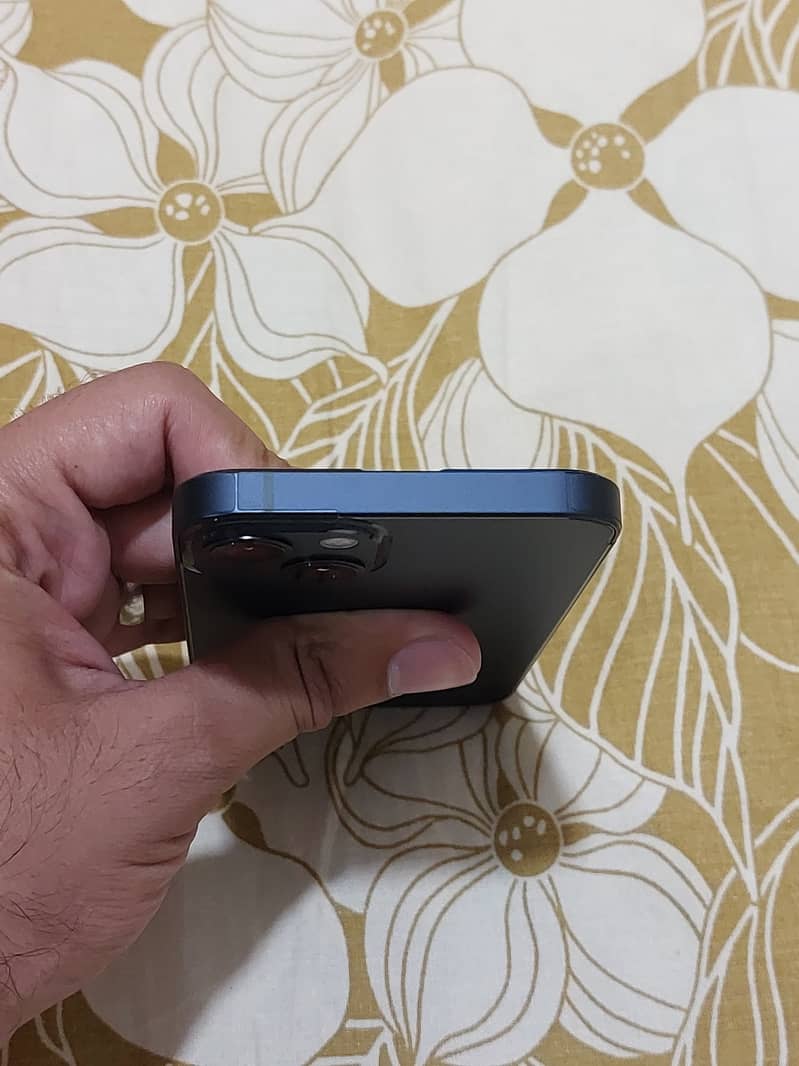 Apple iPhone 13 7