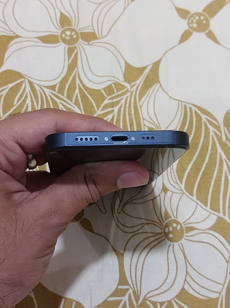 Apple iPhone 13 8