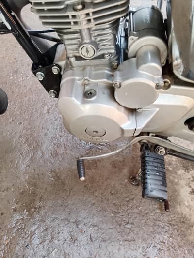 Honda 125 red colour