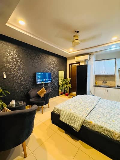 Daily, & Weekly Basis One Bedroom Studio Fully Furnished Luxury Apartment Available For Rent:-Location: Gulberg greens Islamabad & Bariya Town Phase 1 phase 4 phase 7 luxury apt available