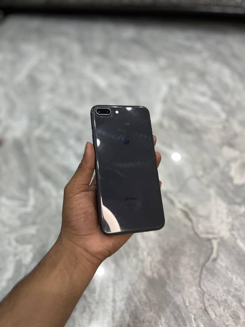Apple iPhone 8 Plus 1