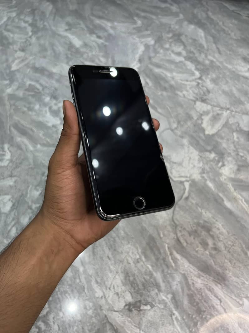 Apple iPhone 8 Plus 2