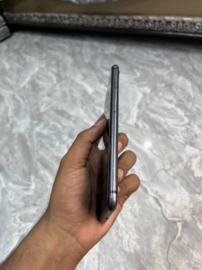 Apple iPhone 8 Plus 3