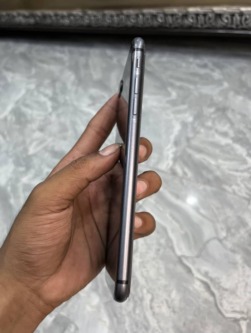 Apple iPhone 8 Plus 4