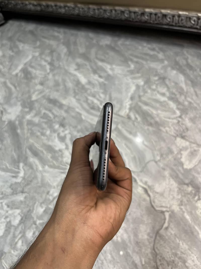 Apple iPhone 8 Plus 5