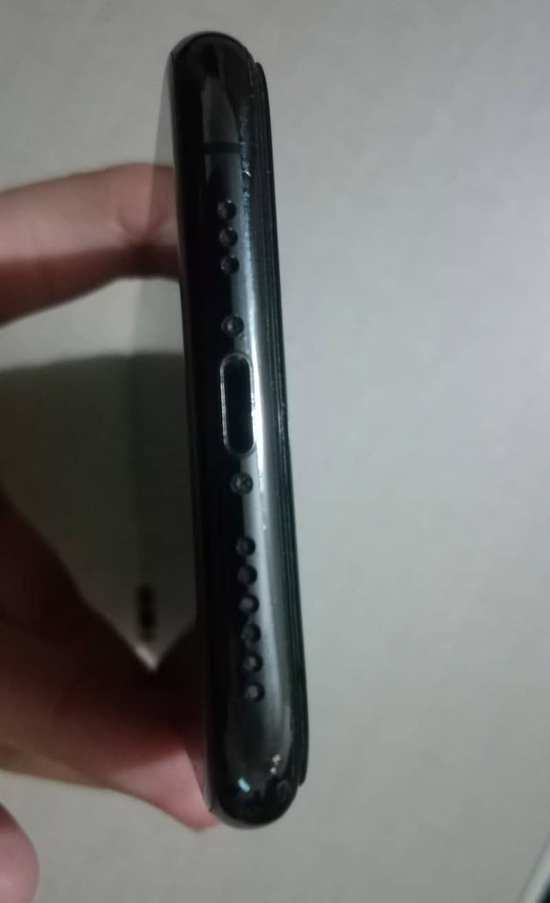 Apple iPhone XS 4